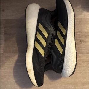 Adidas pure boosts black and Gold Sneakers size 9.5